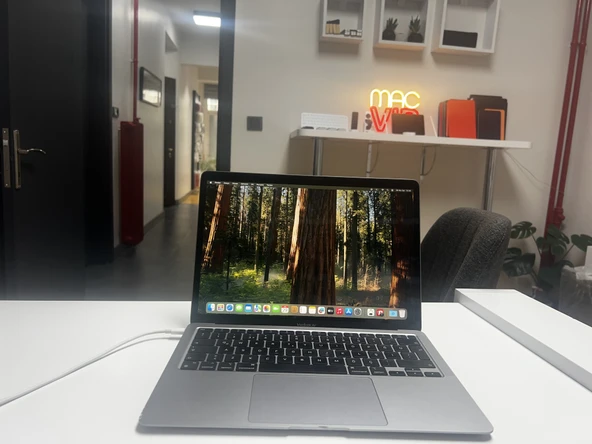 MacBook Air 13 M1 8 GB 256 GB SSD Uzay Grisi