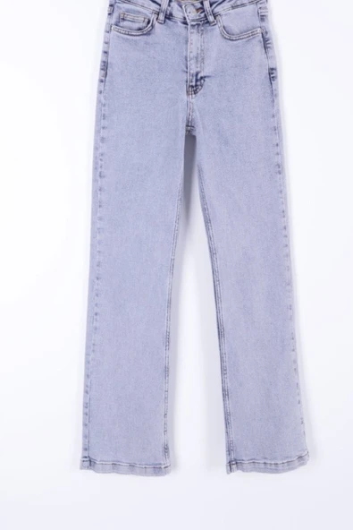 Yüksek Belli ve Cepli Boru Paçalı Relaxed Kadın Kot Pantolon Açık Mavi Jean Denim Dört Mevsim