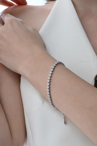 Gümüş rodyumlu zirkon taşlı modern görünümlü kayan yıldızlar bileklik SGTL12851RODAJ - Resim 3