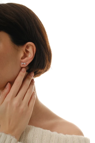 Gümüş rodyumlu kalp kesim zirkon taşlı fiyonk küpe SGTL12840RODAJ - Resim 3