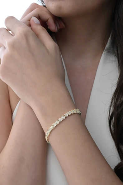 Gümüş altın yaldızlı zirkon taşlı modern görünümlü v model uzay yolu bileklik SGTL12855GOLD - Resim 2