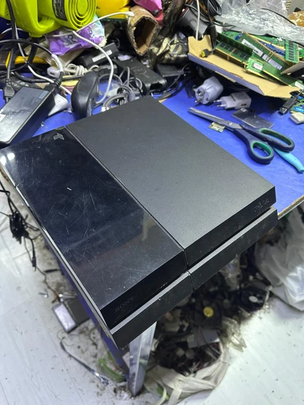 PS4 PlayStation 4 500 GB CUH 1001A 2.EL KULLANILMIŞ