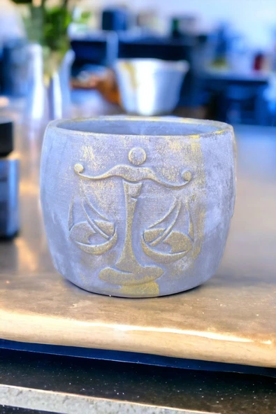 Avukatlara Özel Adalet temalı taş saksı ürün görseli