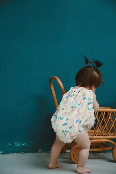 Renkli Baskılı Bebek İp Askılı Tulum - 3
