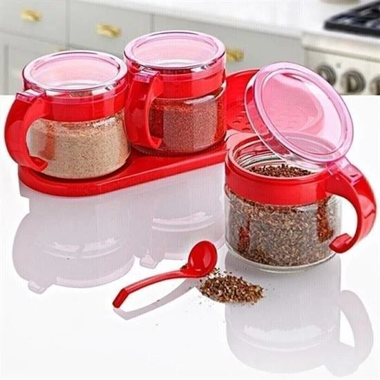 Derin Stok®  Kırmızı 3lü Standlı Kapaklı Kaşıklı Cam Hava Sızdırmaz Baharatlık Takımı  KC-386