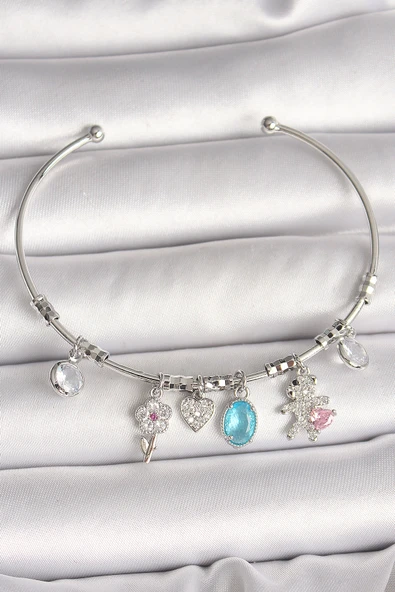 Pirinç Gümüş Renk Sallantı Zirkon Taşlı Ayıcık Figür Çiçek Detay Charm Kadın Bileklik - EBJ250501W32830 ürün görseli