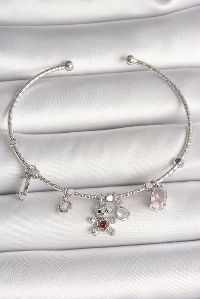 Pirinç Gümüş Renk Sallantı Zirkon Taşlı Ayıcık Figür Kırmızı Taş Detay Charm Kadın Bileklik - EBJ250501W32834 ürün görseli