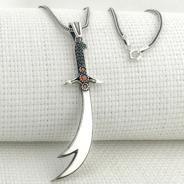 925 Ayar Gümüş Kırmızı Taşlı Zülfikar Kolye ürün görseli