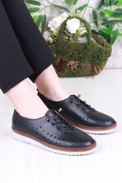 Mehmet Mete 1005 Rahat Lastik Bağcıklı Delikli Hakiki Deri Kadın Ayakkabı ürün görseli