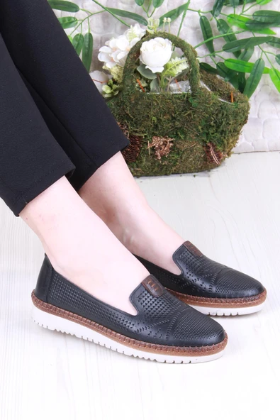 Mehmet Mete 1008 Rahat Lazer Delikli Hakiki Deri Kadın Ayakkabı ürün görseli