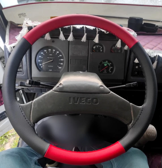 DİKİŞLİ DİREKSİYON KILIFI KIRMIZI DERİ SİYAH DERİ SİYAH DİKİŞLİ IVECO 80-12 KAMYON İÇİN ürün görseli