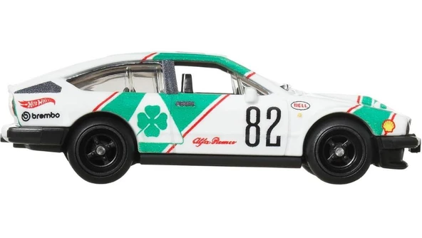 Hot Wheels Boulevard Premium Araçlar GJT68 - JBL16 ALFA ROMEO GTV6 3.0 - 3