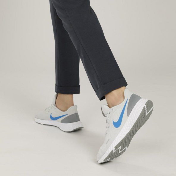 NİKE REVOLUTION 5 Yürüyüş Ayakkabısı GRİ Erkek - BQ3204-015 - Resim 7