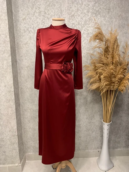 25Y3298 ELBİSE SATEN ÇİÇEK BRONŞLU ETEĞİ KALEM