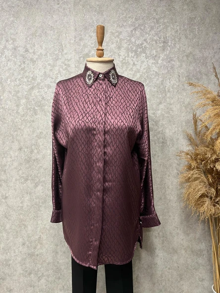 25Y5301 GÖMLEK SATEN GİZLİ DÜĞMELİ YAKA TAŞLI