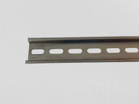 MUTLUSAN - KLEMSAN Delikli W-otomat Pano Rayı 1m (35X7.5)
