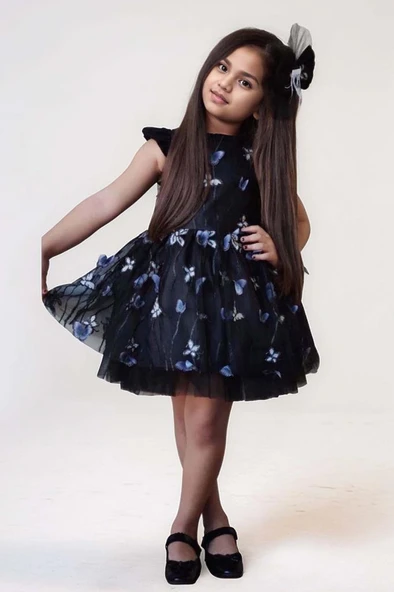Kız Çocuk Omuzları Fırfır Detaylı Üzeri Kelebek Motifli Eteği Tüllü Siyah Elbise ürün görseli