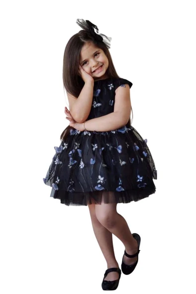 Kız Çocuk Omuzları Fırfır Detaylı Üzeri Kelebek Motifli Eteği Tüllü Siyah Elbise - Resim 5