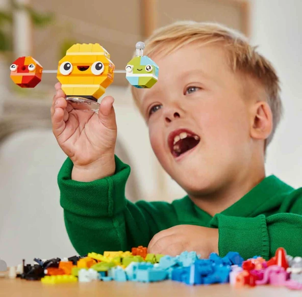 LEGO Classic Yaratıcı Uzay Gezegenleri Güneş Sistemi İçeren Yaratıcı Oyuncak Yapım Seti (450 Parça) - 6