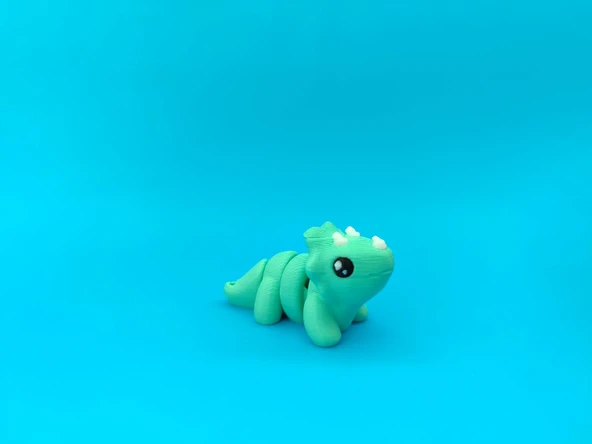 Sevimli Triceratops Dinazor Figürü – Hareketli Eklemli 3D Oyuncak
