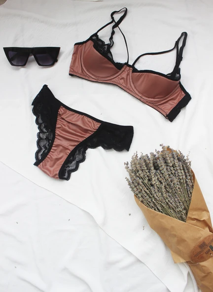 Deri Görünümlü Sütyen Takımı