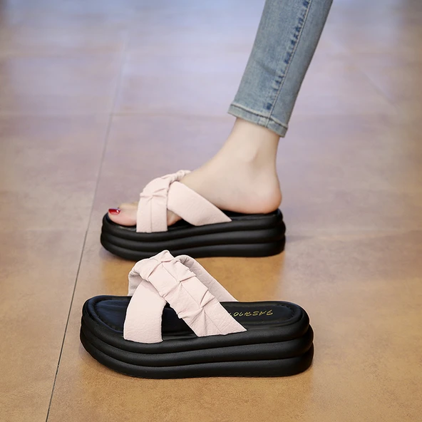 Kadın Yazlık Düz Topuklu Tokalı Terlik Sandalet (Pembe)
