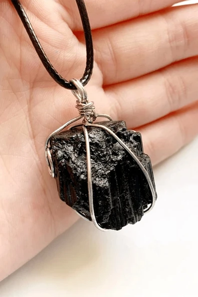Sertifikalı Deri İpli Siyah Turmalin Taşı Kolye ürün görseli
