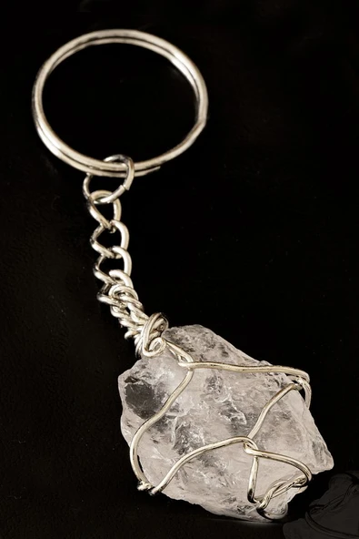 Sertifikalı Tel Sargılı Ham Işlenmemiş Kristal Kuvars Taşı Anahtarlık ürün görseli