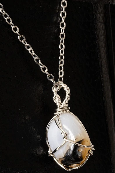 Sertifikalı Tel Sargılı Beyaz Akik Taşı Kolye ürün görseli