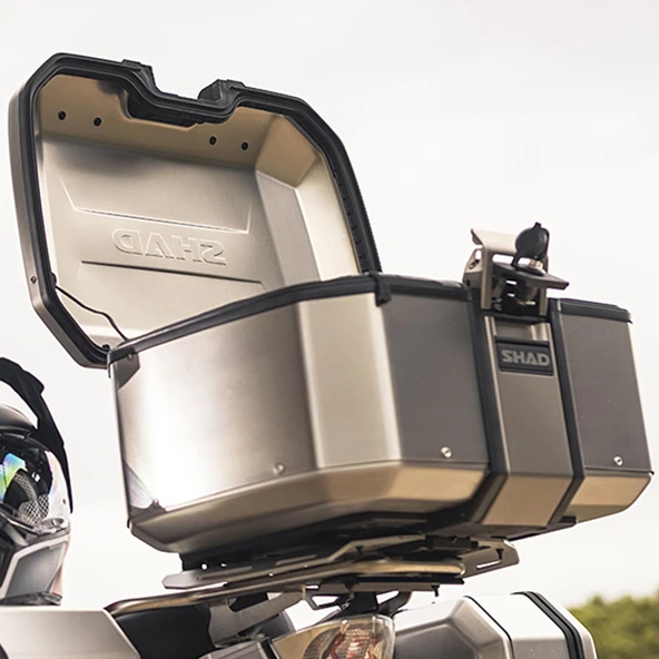 SHAD TR-55 MOTOSİKLET METAL ARKA ÇANTA TİTANYUM - Resim 6