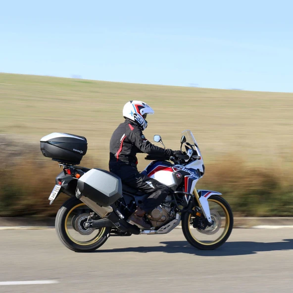 SHAD SH-59X GENİŞLEYEBİLEN MOTOSİKLET ARKA ÇANTA