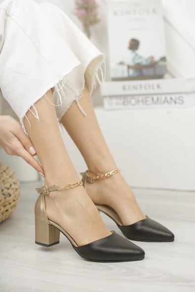 MERVE BAŞ Bilekten Zincir Detaylı Klasik Kalın Topuklu Ayakkabı - 5