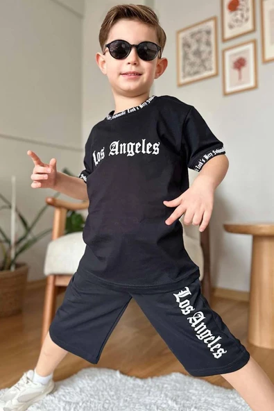 Erkek Çocuk Yakası ve Kol Uçlarında Yazı Detaylı LA Siyah Şortlu Takım - Resim 2