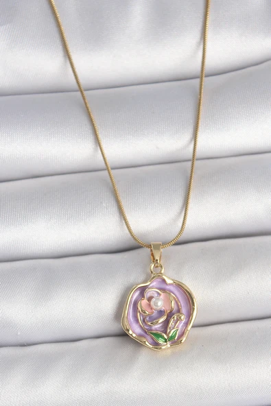 Gold Renk Zincir Mor Renkli Çiçek İşlemeli İnci Detay Portre Model Kadın Kolye -  EBJ250510W33738 ürün görseli