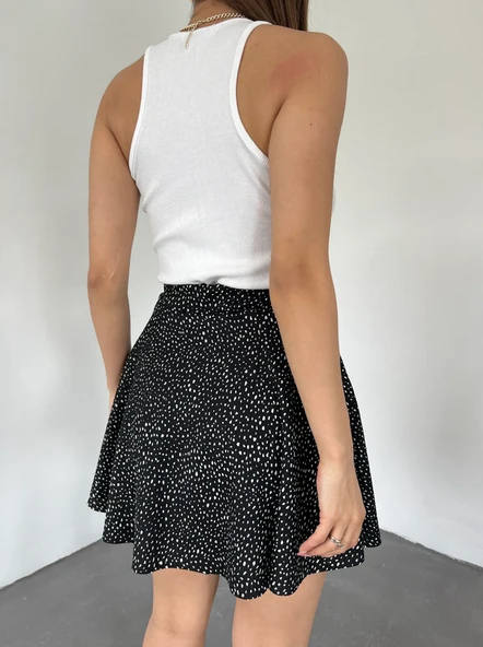 Kadın Beyaz Puantiye Desenli Siyah Şort etek - 4