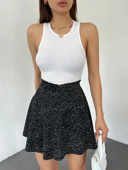 Kadın Beyaz Puantiye Desenli Siyah Şort etek