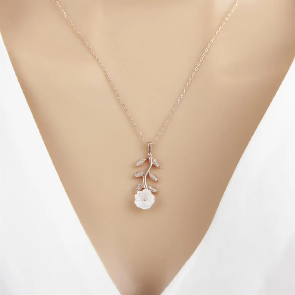 Beyaz Çiçek Motifli Rodyum Kaplama 925 Gümüş Kadın Kolye