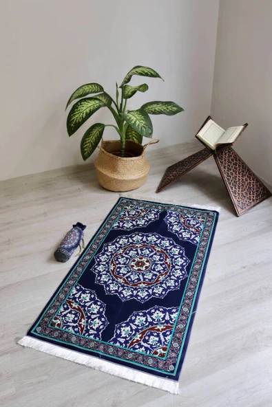 Halı Desenli İpek Dokulu Keseli Seccade Lacivert Renk ürün görseli