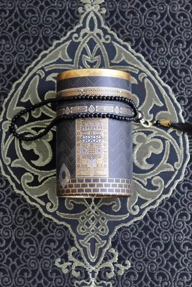 Silindir Kutulu Seccade ve İnci Tesbih Seti Kabe Desenli ürün görseli