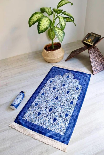 Rumi Desenli İpek Dokulu Keseli Seccade Lacivert Renk