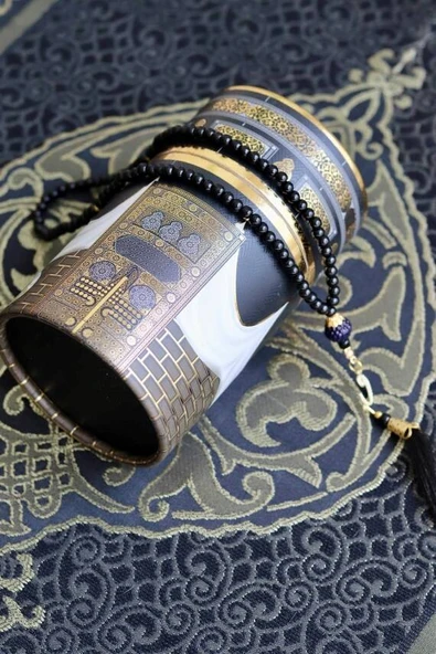 Silindir Kutulu Seccade ve İnci Tesbih Seti Kabe Örtüsü Desenli - Resim 2