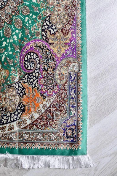 Halı Desenli İpek Dokulu Keseli Seccade Yeşil - Resim 2