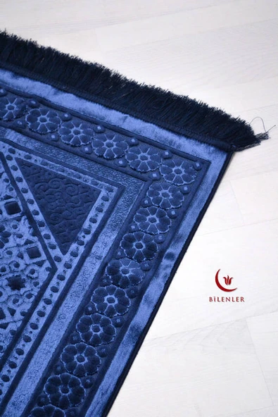 Özel Kutulu Hediyelik Lüks Kadife Dokuma Seccade ve Kristal Tesbih Seti Lacivert - 3