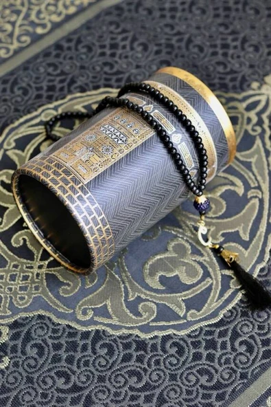 Silindir Kutulu Seccade ve İnci Tesbih Seti Kabe Desenli - Resim 2