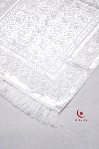 Özel Kutulu Hediyelik Lüks Kadife Dokuma Seccade ve Kristal Tesbih Seti Beyaz - Resim 5