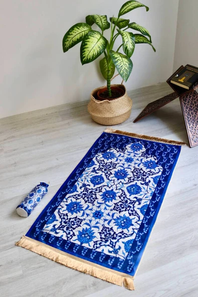 İpek Dokulu Keseli Seccade Lacivert ürün görseli