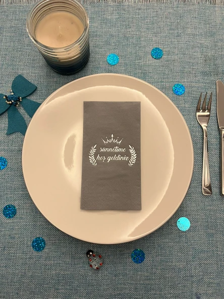 Gümüş Yaldızlı Kraft Sünnetime Hoşgeldiniz Baskılı Garson Katlama Peçete 16 Adet ürün görseli