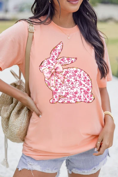 Kadın Pembe Çiçek Desenli Tavşan Grafik Tişört (Pembe)