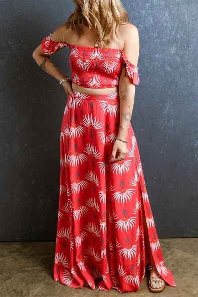 Çiçek Desenli Straplez Crop Top ve Yırtmaçlı Maxi Etek Takımı (Kırmızı)