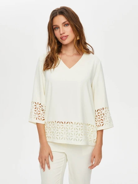 Delik İşi Detaylı V Yaka 3/4 Kol Bluz Bluz Faik Sönmez - Resim 7